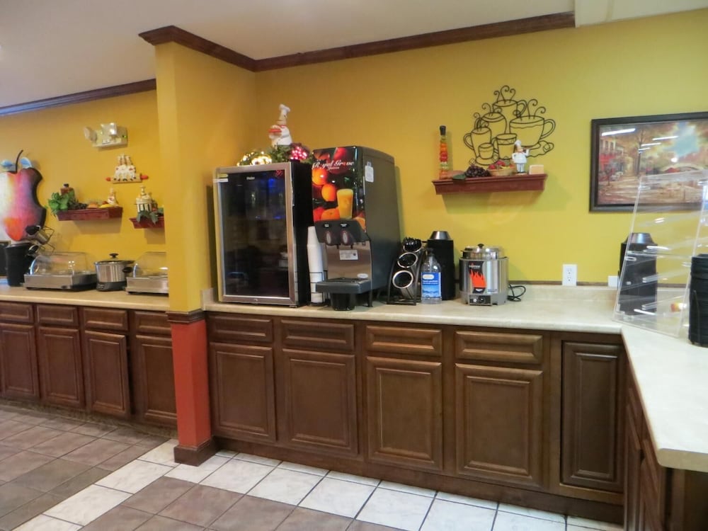 Patti's Inn & Suites - photo 25