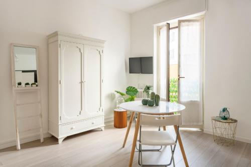 New Charming & pretty flat in Milan Center — 4-Star Luxury Hotel in Milan, Italy