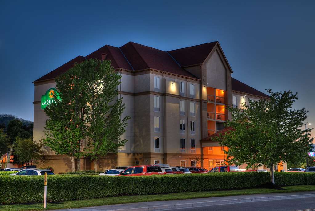 La Quinta Inn & Suites by Wyndham Pigeon Forge - featured photo