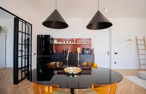 Chic 2BR Center Apt with View By Wehost