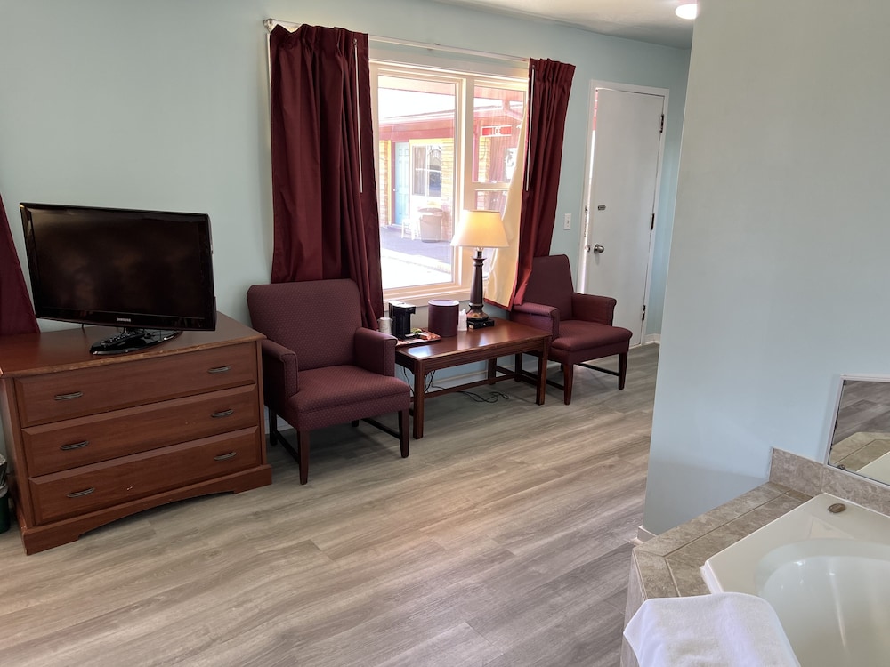 Crows Nest Inn Tawas - photo 11
