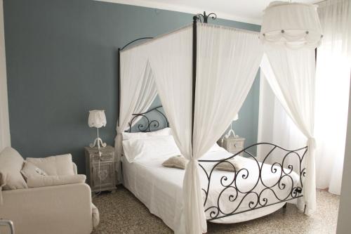To Be Happy in Venice — 4-Star Luxury Hotel in Mestre, Italy