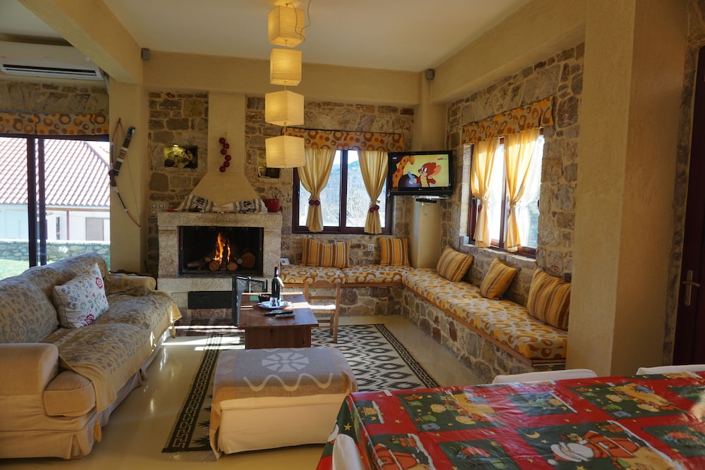 Studio Nick — 4-Star Luxury Hotel in Kalavryta, Greece