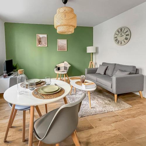 Cocon Moderne & Cuisine Equipee in Le Havre, France