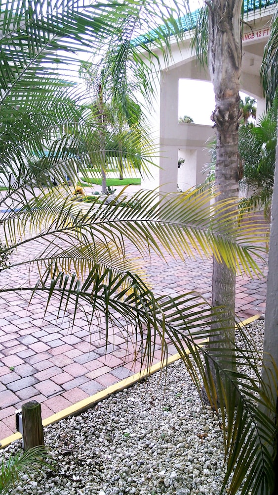 Days Inn & Suites by Wyndham Lake Okeechobee - photo 72
