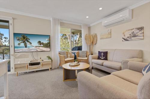 Driftwood @ McMillans — carbon neutral stay, Metung