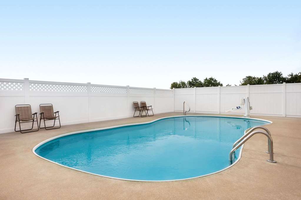 Travelodge by Wyndham Fort Scott - featured photo