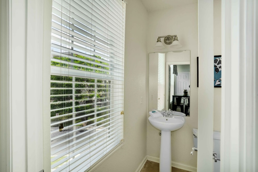 Spacious Townhome W patio & Garage Sleeps10 - photo 24