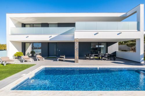 Villa Aboim By Bedzy — 4-Star Luxury Hotel in Guia, Portugal