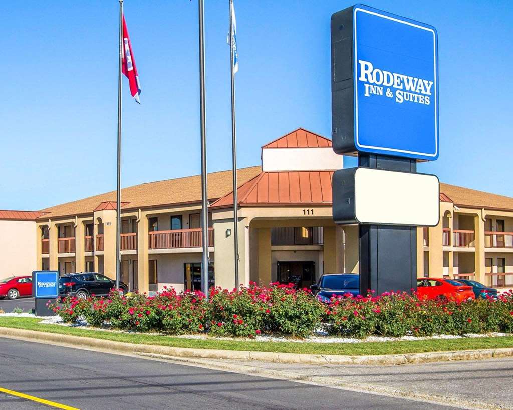 Rodeway Inn & Suites Clarksville near Governors Square Mall in Clarksville, United States