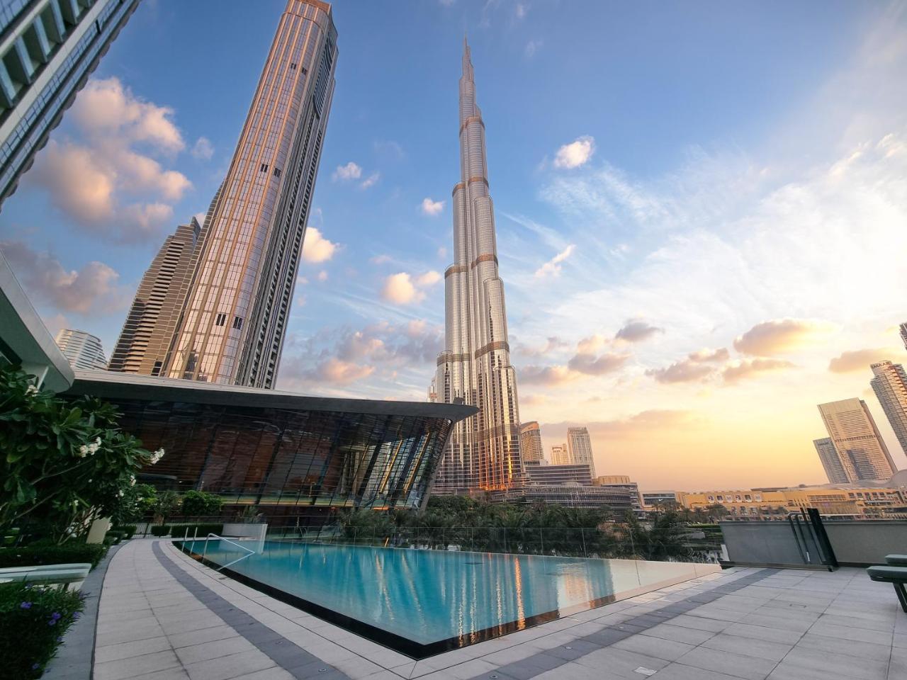 Sky High Luxury Grande Signature Burj Khalifa View 5 minute walk to Dubai Mall — 4-Star Luxury Hotel in Dubai, United Arab Emirates