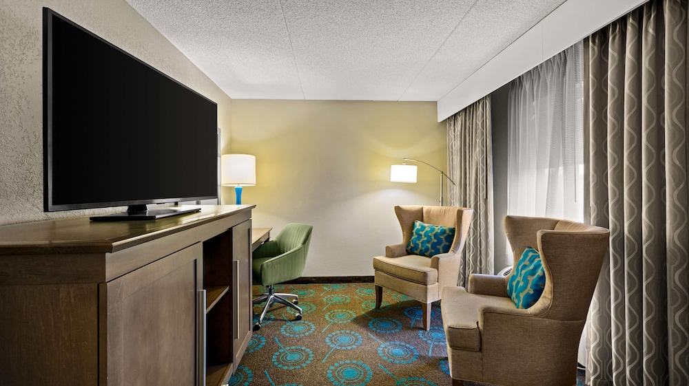 Hampton Inn Bloomington - photo 34