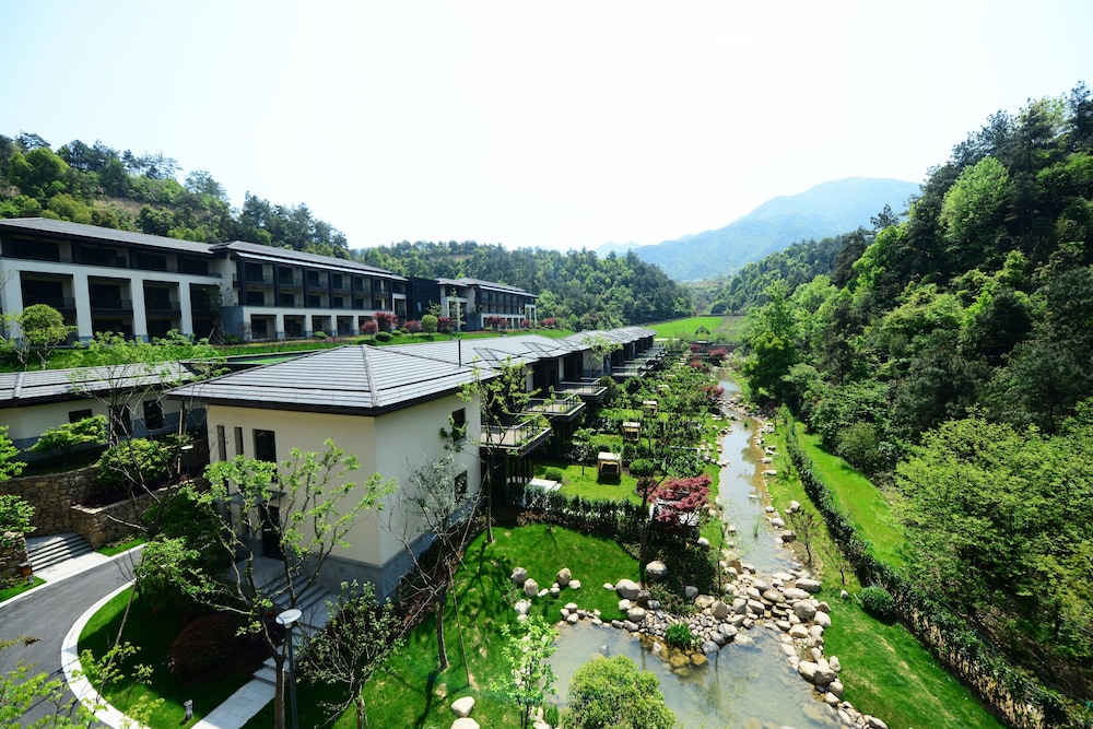 Tonglu Landison Resort — 4-Star Luxury Hotel in Hangzhou, People's Republic of China
