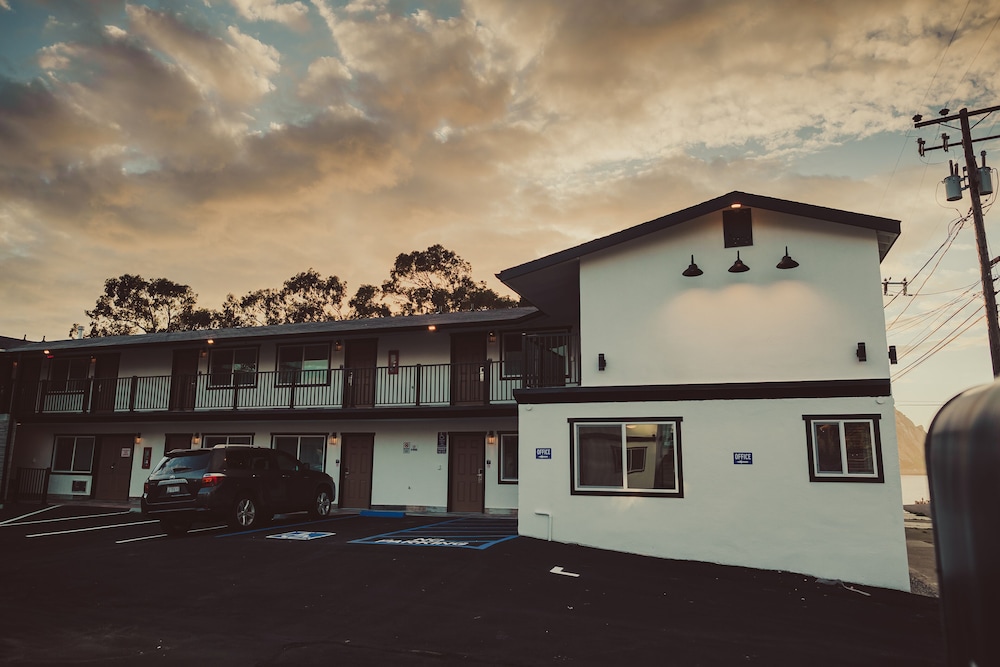 Blufftop Inn & Suites - photo 114