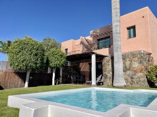 HomeForGuest Villa 5 in Salobre Golf with private pool garden and great views — 4-Star Luxury Hotel in San Bartolome De Tirajana, Spain