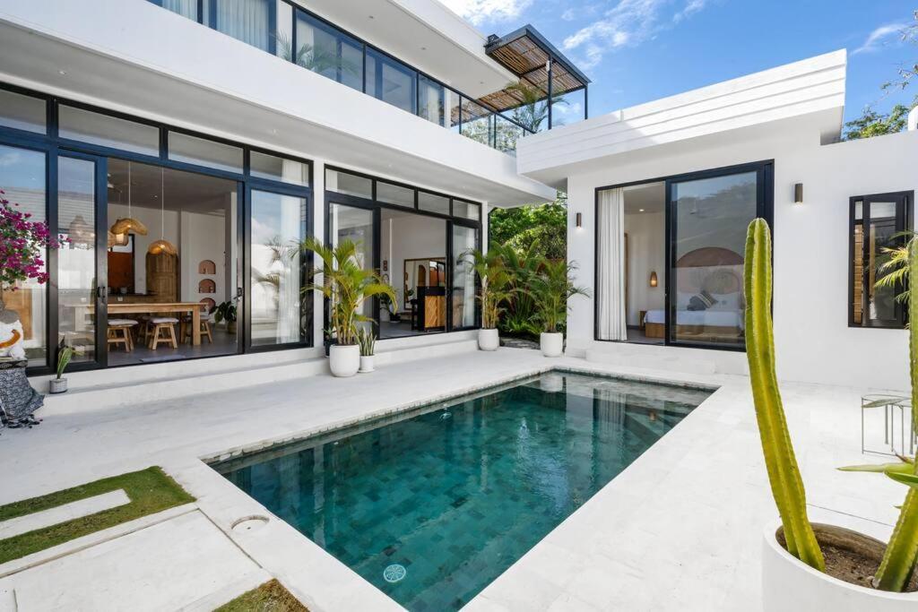 Villa Pono Pono Uluwatu by Yolla Hospitality — 4-Star Luxury Hotel in Pecatu, Indonesia