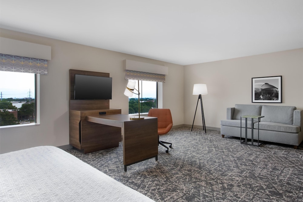 Hampton Inn & Suites Dallas Arlington N Entertainment Dist. - photo 13