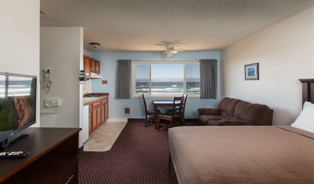 Silver Sands Motel - carbon neutral hotel in Rockaway Beach
