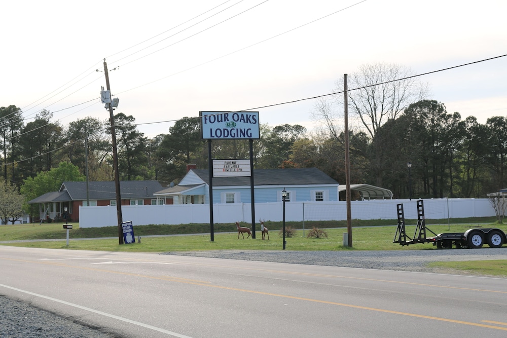 Four Oaks Lodging & RV Resort - photo 20