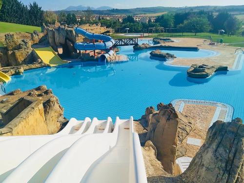 La Puerta de Viana Con Garaje Txoko Y Piscina — hotel in Viana