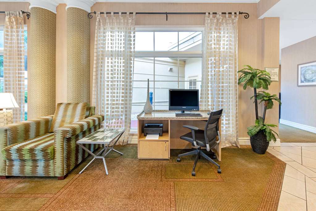 La Quinta Inn & Suites by Wyndham USF - photo 49