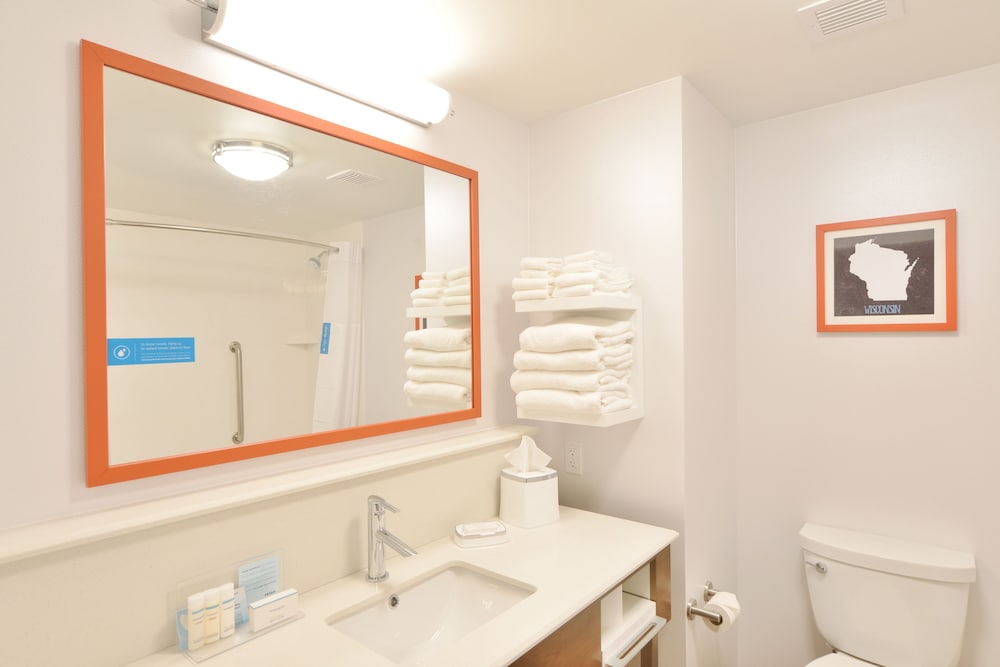 Hampton Inn & Suites Menomonie UW Stout - photo 12
