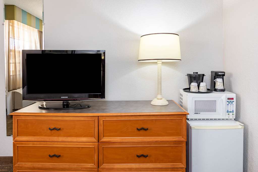 La Quinta Inn by Wyndham El Paso West - photo 28