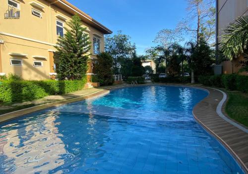 Affordable Family Homes with a Balcony Free Parking Pool and Gym B2 7Opals — 4-Star Luxury Hotel in Puerto Princesa, Philippines