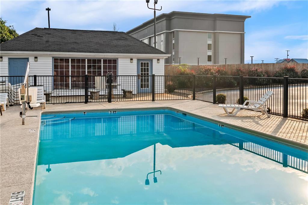 Days Inn by Wyndham Simpsonville - photo 9