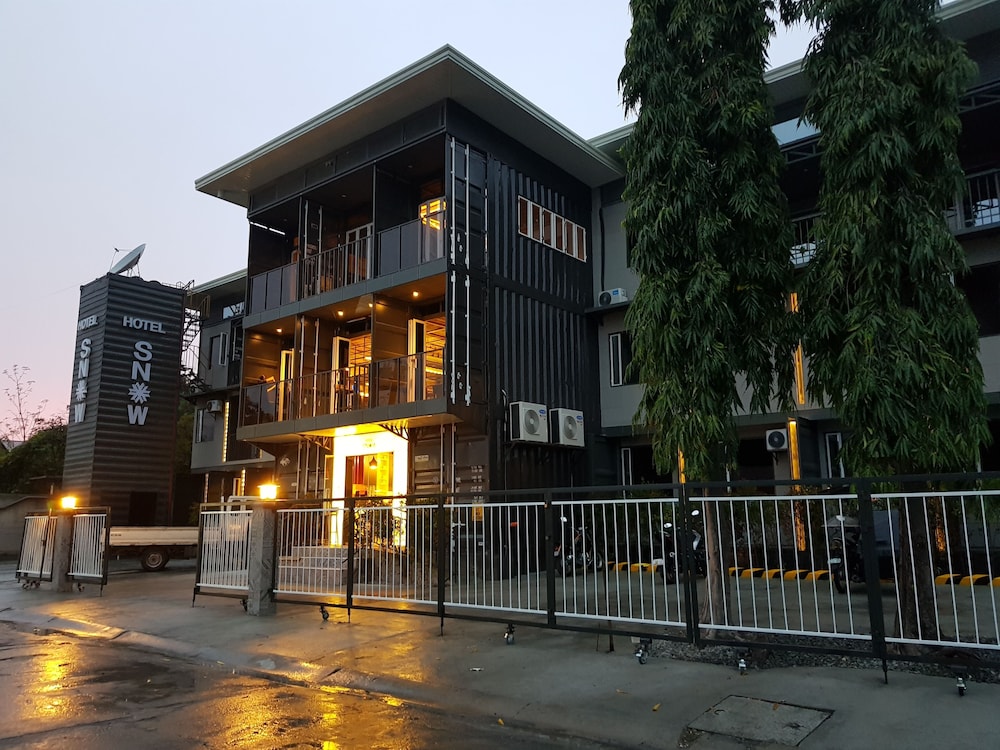 Hotel Snow Angeles in Angeles City, Philippines