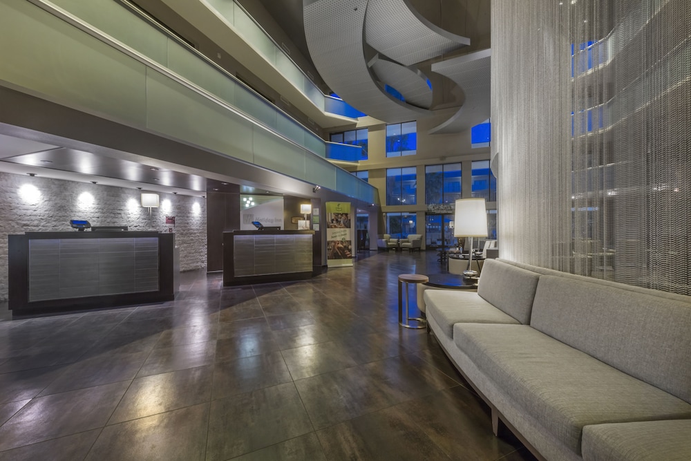 Holiday Inn & Suites Phoenix Airport North by IHG - photo 28