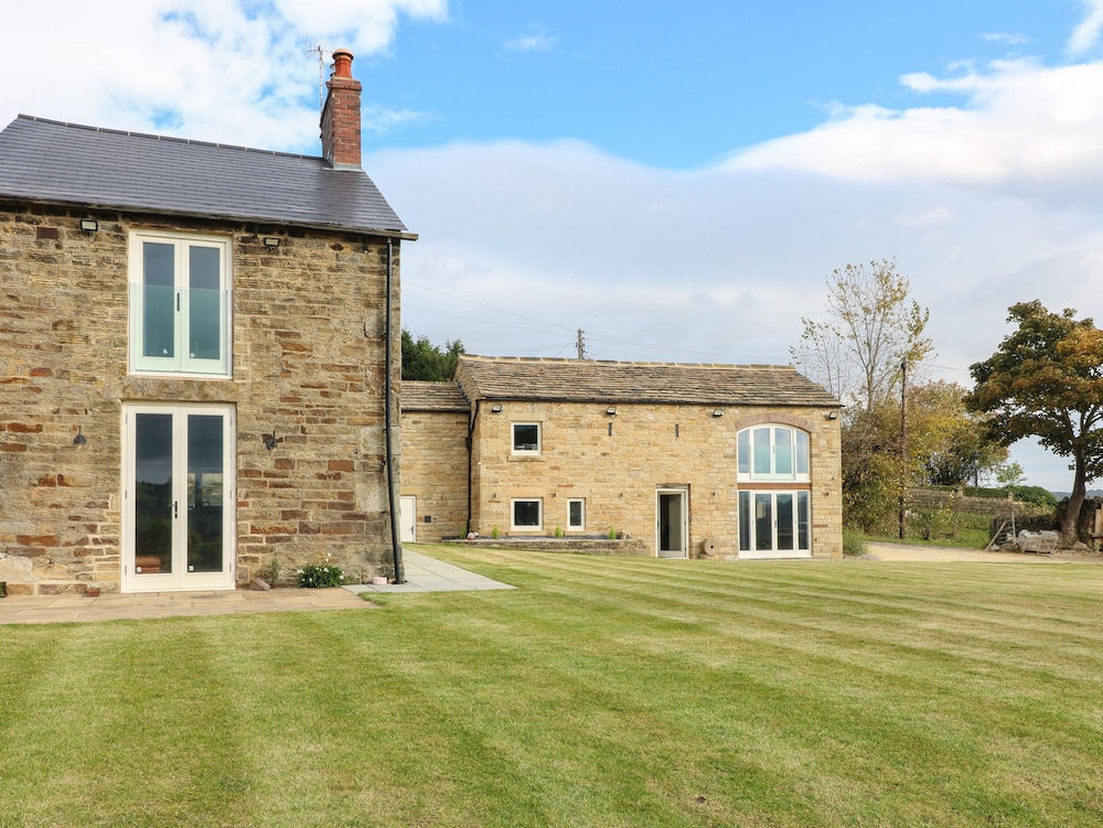 Top Hill Farm Cottage — 4-Star Luxury Hotel in Sheffield, United Kingdom