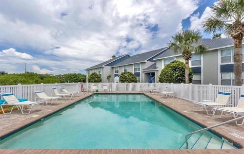 Kiawah Bay 103 Gorgeous Condo In A Riverfront Community With Steps To The Ocean — 4-Star Luxury Hotel in New Smyrna Beach, United States