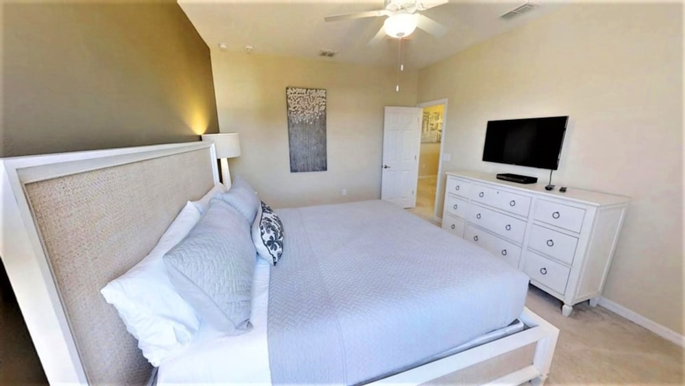 Golden Palms Vacation Resort Eight bedroom - photo 19