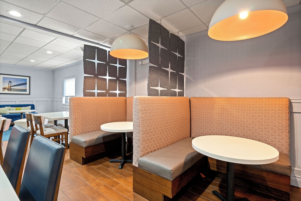 Hampton Inn Bordentown - photo 30