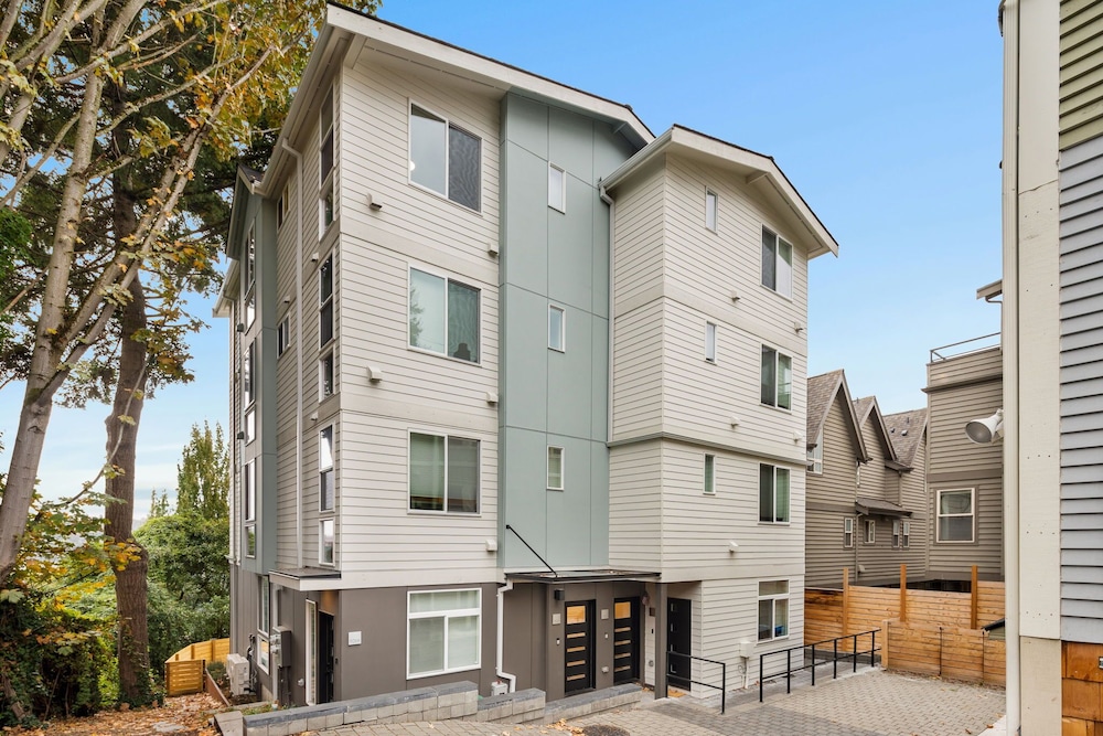 Back To The Future Sweet Suites - last minute hotel in Seattle