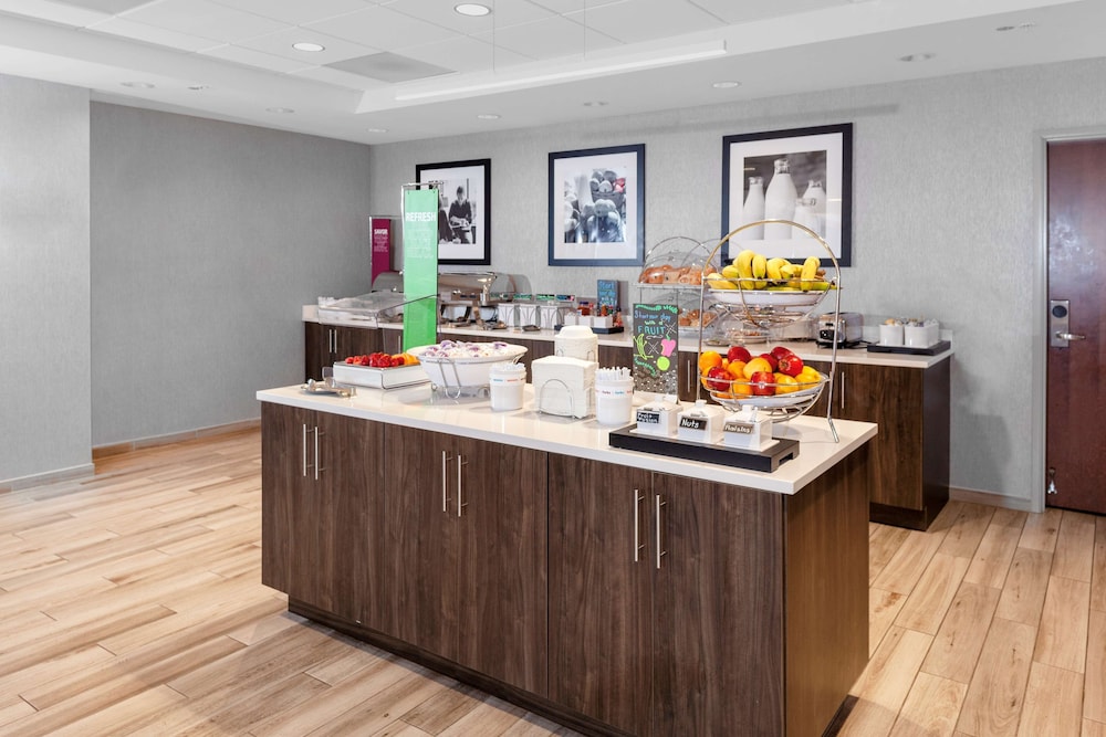 Hampton Inn & Suites Chicago Burr Ridge - photo 22