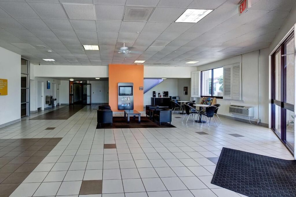 Executive Inn & Suites Hobby - photo 24