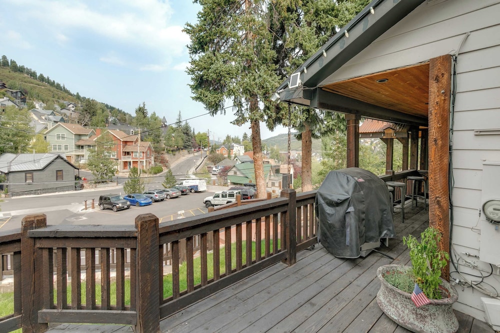 Hillside Overlook by Avantstay Quiet Mountain Getaway w Incredible Views - photo 35