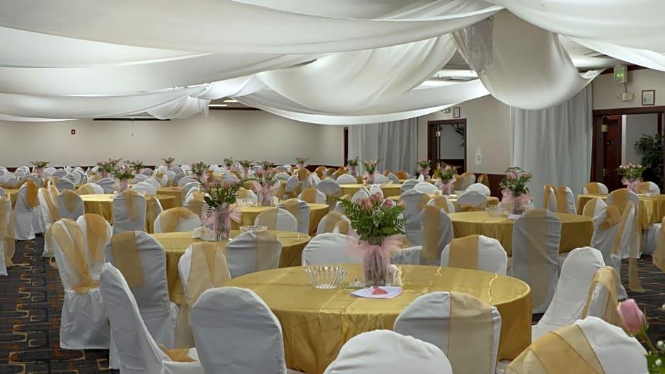 Ramada by Wyndham Medford Hotel and Conference Center - photo 16