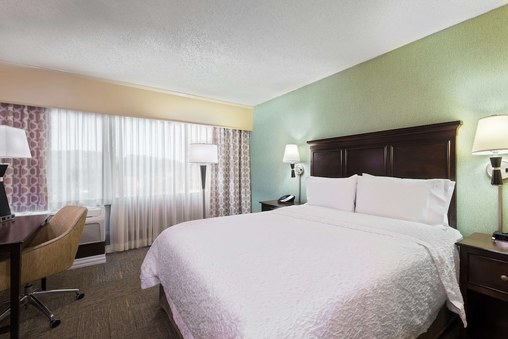 Hampton Inn White Plains Tarrytown - photo 10