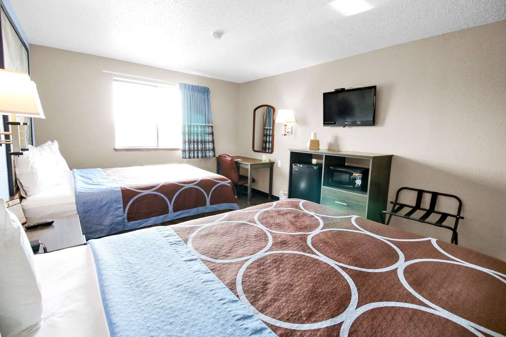 Super 8 by Wyndham Kenosha Pleasant Prairie - photo 10