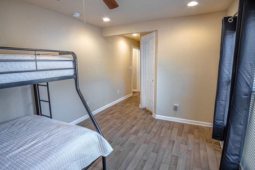 Nice 3br 2ba Near Downtown 2 min At&t Center - photo 4