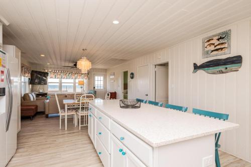 Moon Struck by Oak Island Accommodations - photo 24