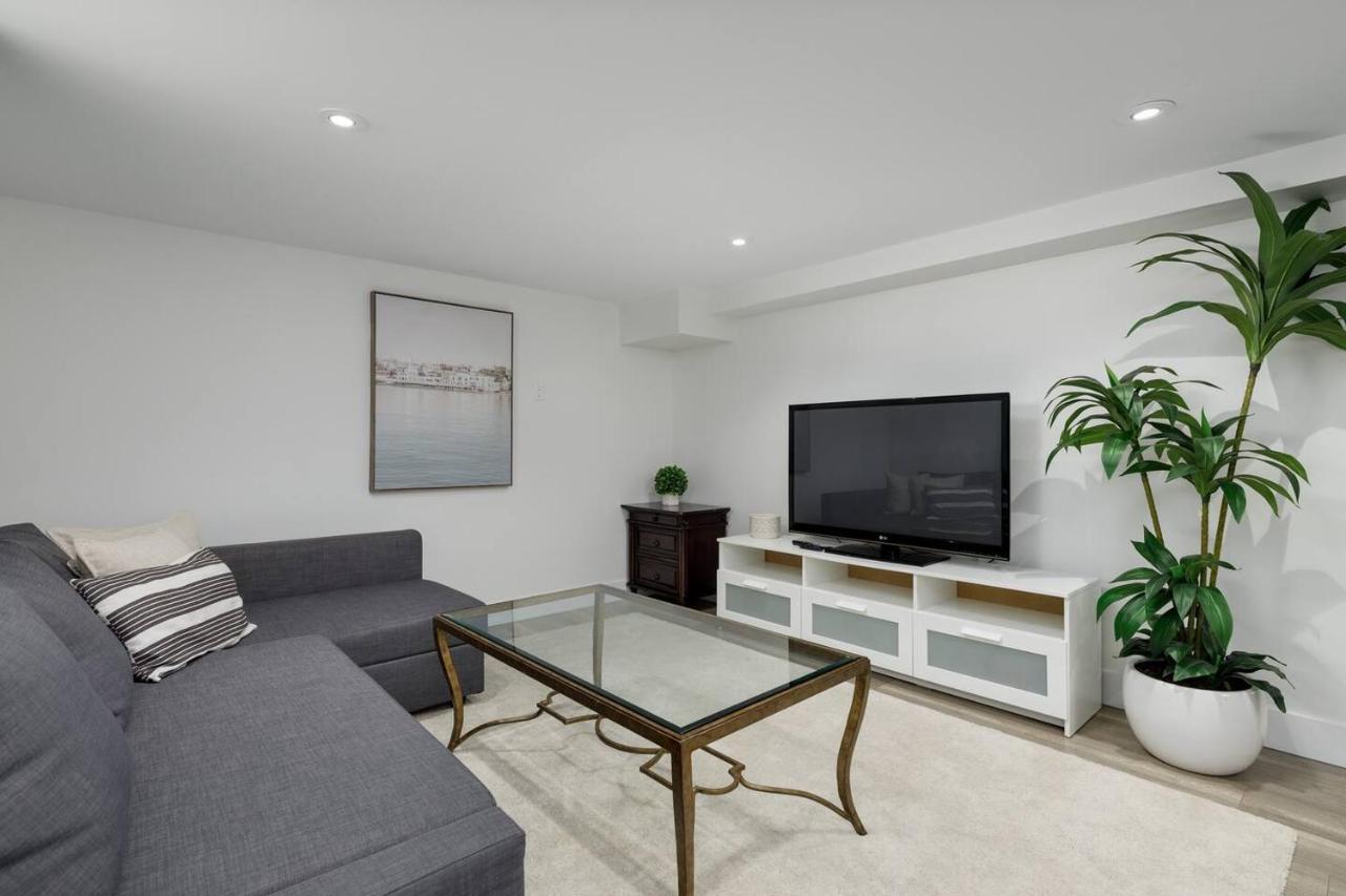 Cozy BSMT suite Near UBC Kits and DT Vancouver — 4-Star Luxury Hotel in Vancouver, Canada