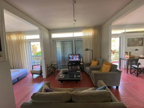 Argyro suite Rafina — 4-Star Luxury Hotel in Rafina, Greece