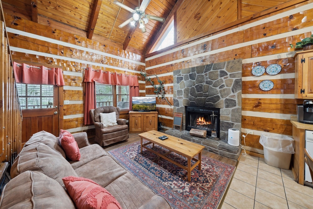 An Affair To Remember 1 Bedroom Cabin by Heavenly Views Resort - photo 12