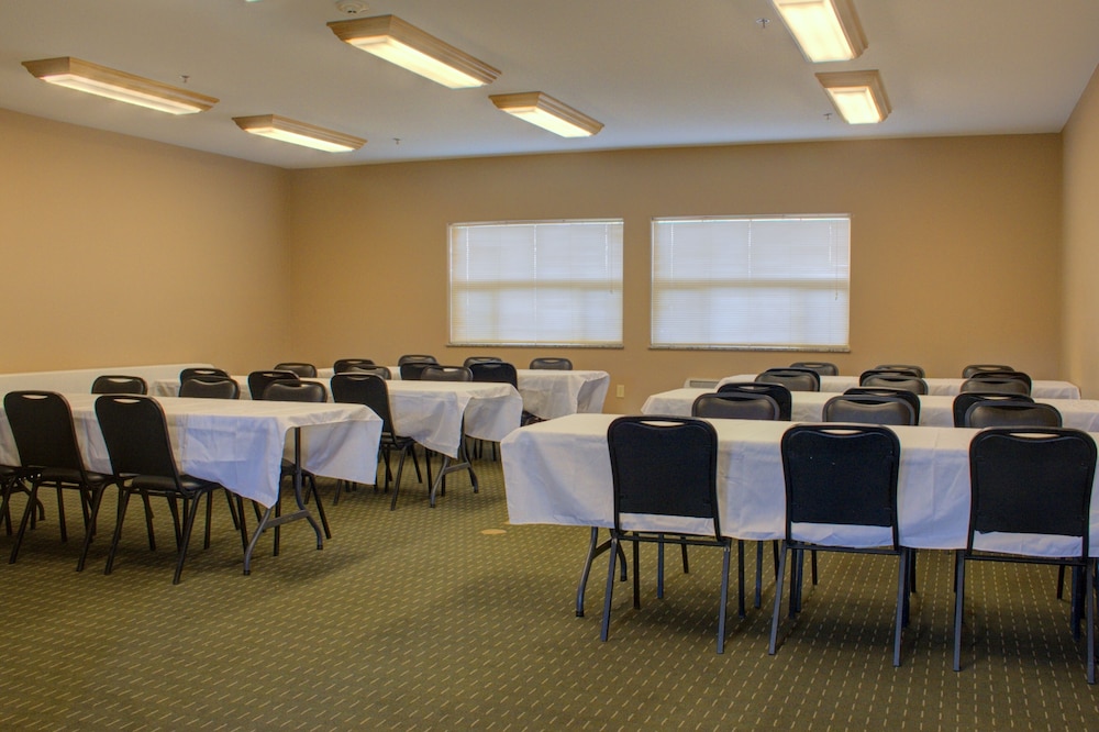 Allington Inn & Suites - photo 24