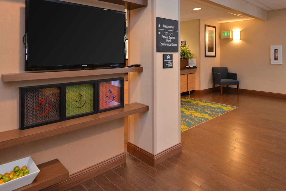 Hampton Inn Portland East - photo 33