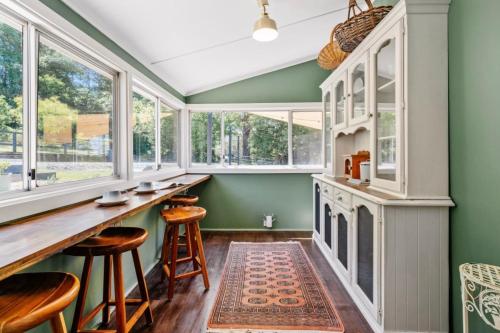 Cosy Family Farm Stay Daily Animal Feeding in Wamberal, Australia